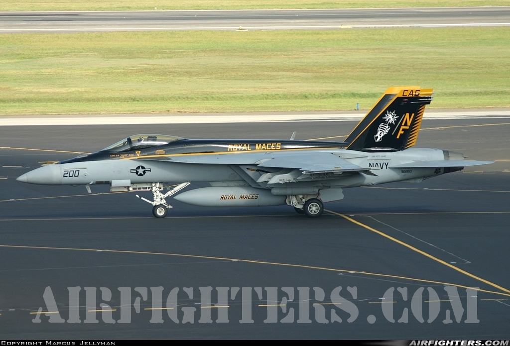 USA - Navy Boeing F/A-18E Super Hornet 165860 / NF-200 at Singapore - Changi (SIN / WSSS), Singapore