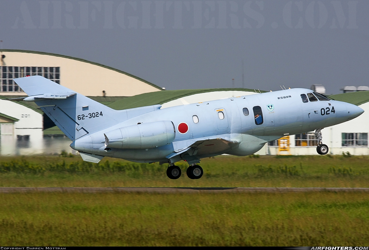 Japan - Air Force Hawker Siddeley U-125A (HS-125-800) 62-3024 at Nyutabaru (RJFN), Japan