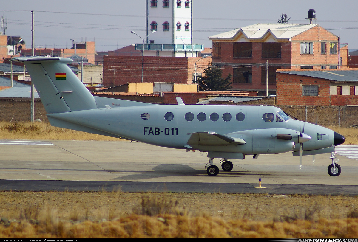 Bolivia - Air Force Beech Super King Air 200 FAB-011 at La Paz - El Alto (John F. Kennedy) (LPB / SLLP), Bolivia