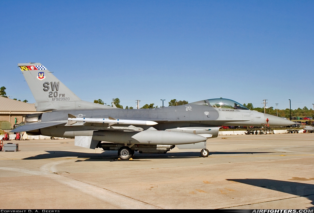 USA - Air Force General Dynamics F-16C Fighting Falcon 92-3920 at Shaw AFB (SSC/KSSC), USA