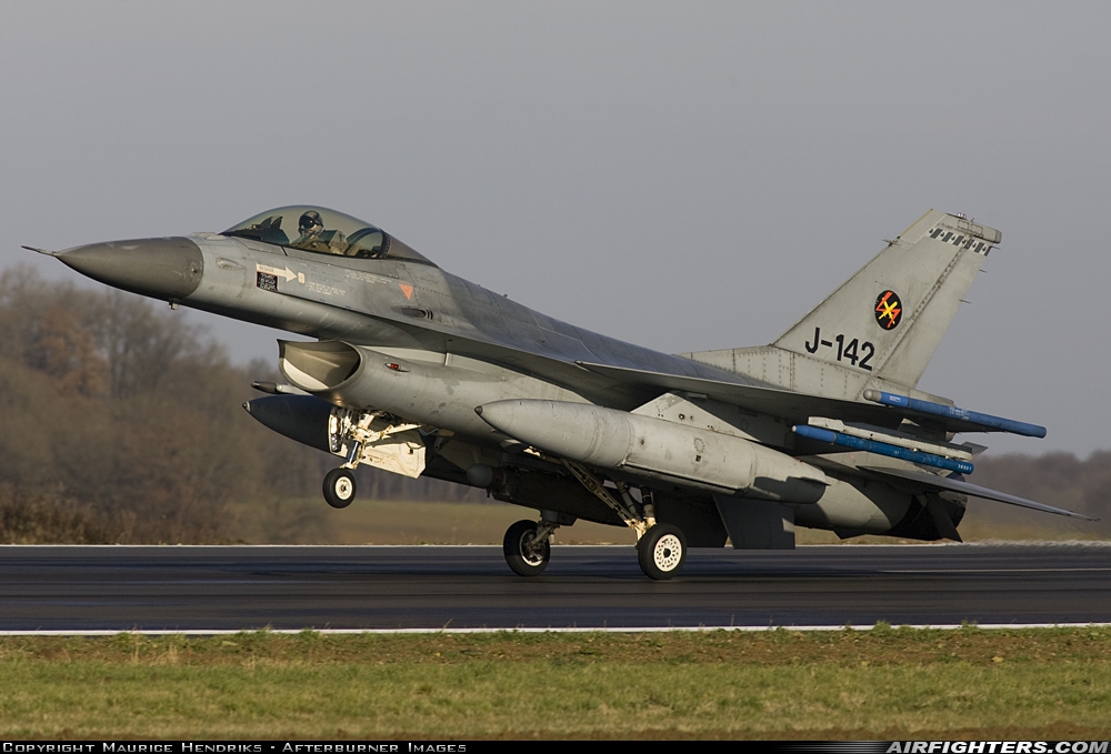 Netherlands - Air Force General Dynamics F-16AM Fighting Falcon J-142 at Florennes (EBFS), Belgium