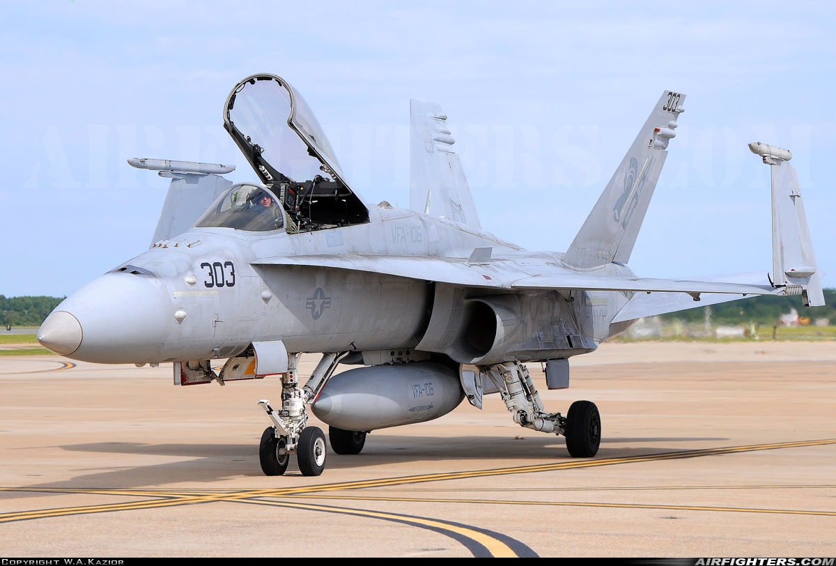 USA - Navy McDonnell Douglas F/A-18C Hornet 164210 at Virginia Beach - Oceana NAS / Apollo Soucek Field (NTU / KNTU), USA