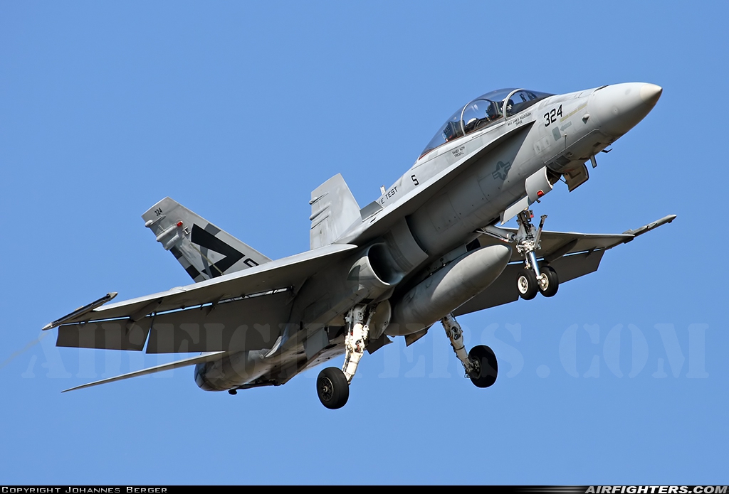 USA - Navy McDonnell Douglas F/A-18B Hornet 161723 at Fort Worth - NAS JRB / Carswell Field (AFB) (NFW / KFWH), USA