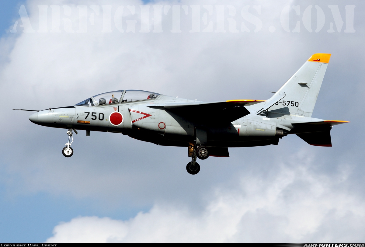 Japan - Air Force Kawasaki T-4 66-5750 at Gifu (RJNG), Japan