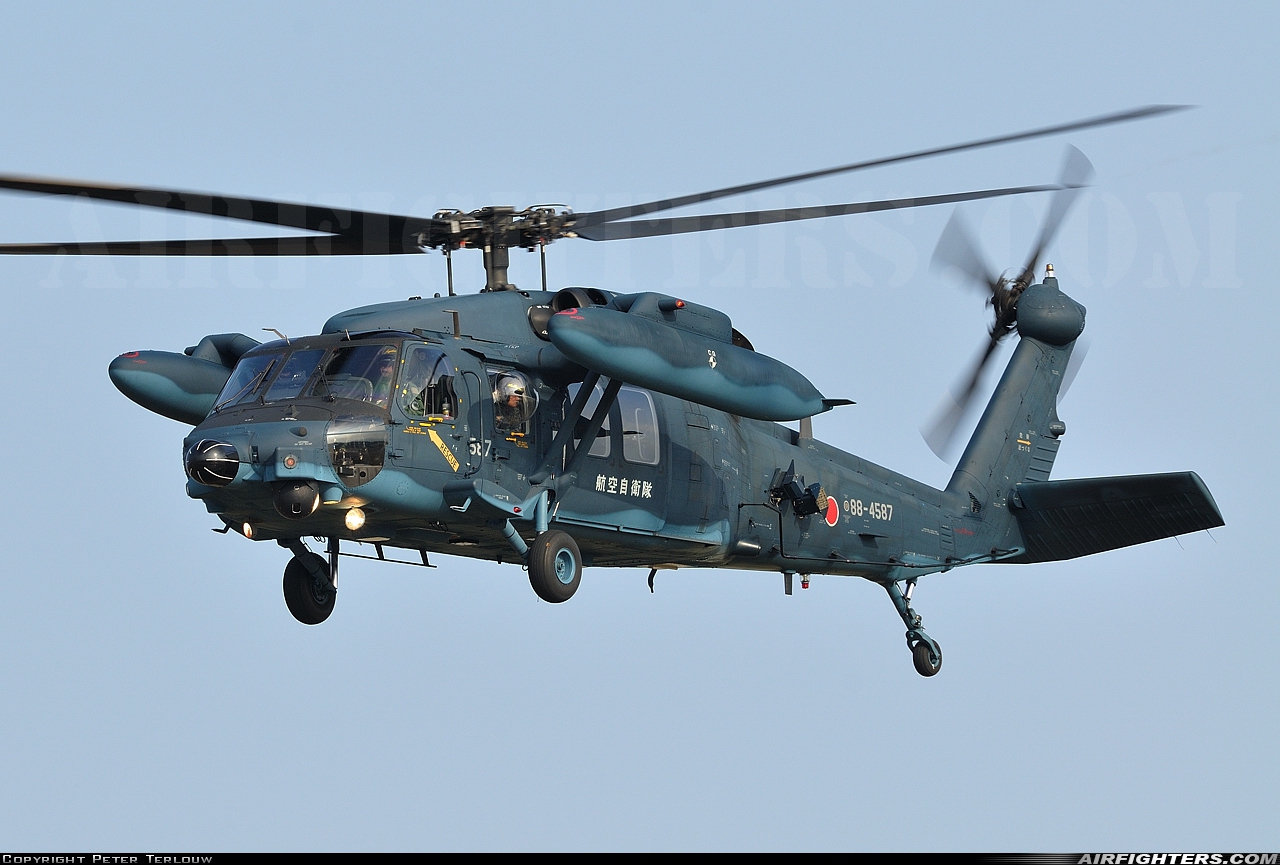 Japan - Air Force Sikorsky UH-60J Black Hawk (S-70A-12) 88-4587 at Tsuiki (RJFZ), Japan
