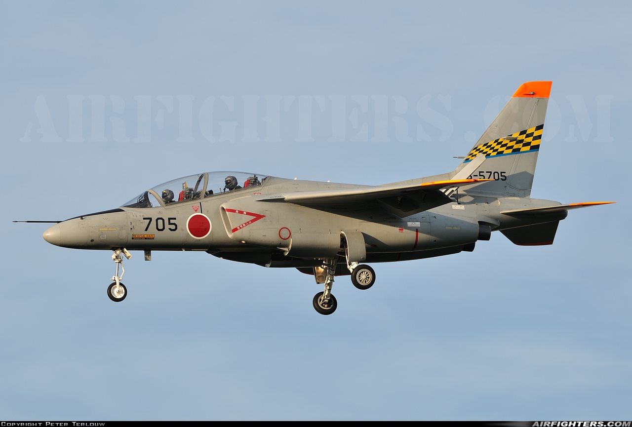 Japan - Air Force Kawasaki T-4 36-5705 at Gifu (RJNG), Japan
