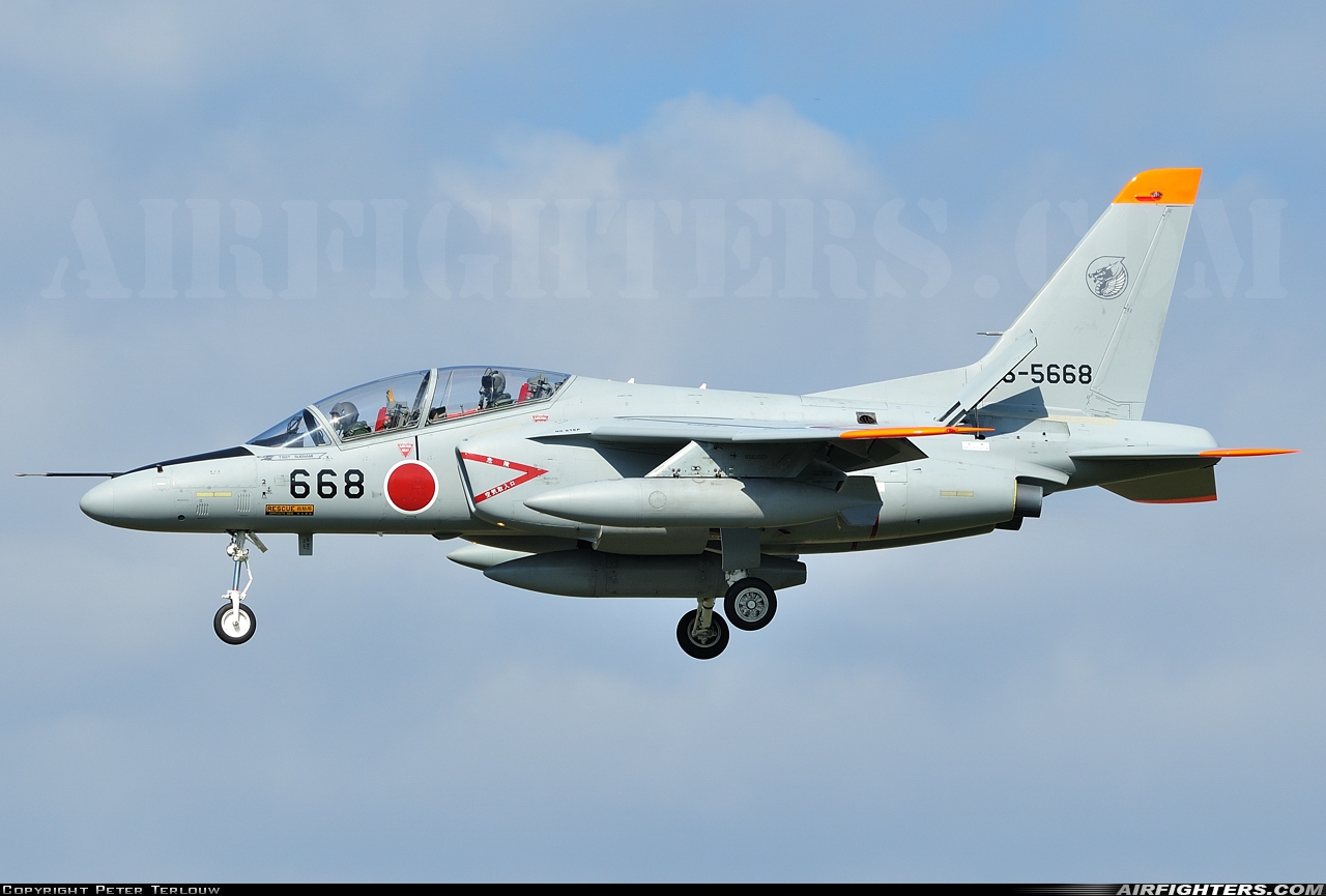 Japan - Air Force Kawasaki T-4 16-5668 at Kanazawa - Komatsu (KMQ / RJNK), Japan