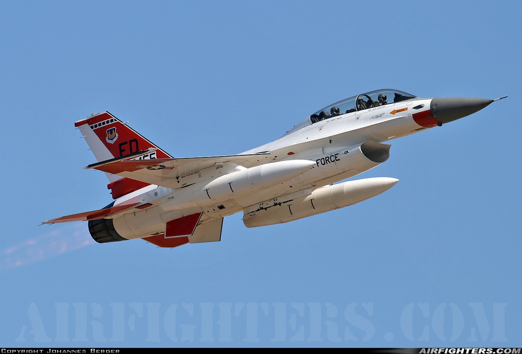 USA - Air Force General Dynamics F-16B Fighting Falcon 92-0455 at Fort Worth - NAS JRB / Carswell Field (AFB) (NFW / KFWH), USA