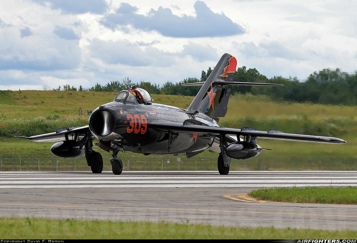 Private Mikoyan-Gurevich MiG-17T N406DM at Detroit - Willow Run (YIP / KYIP), USA