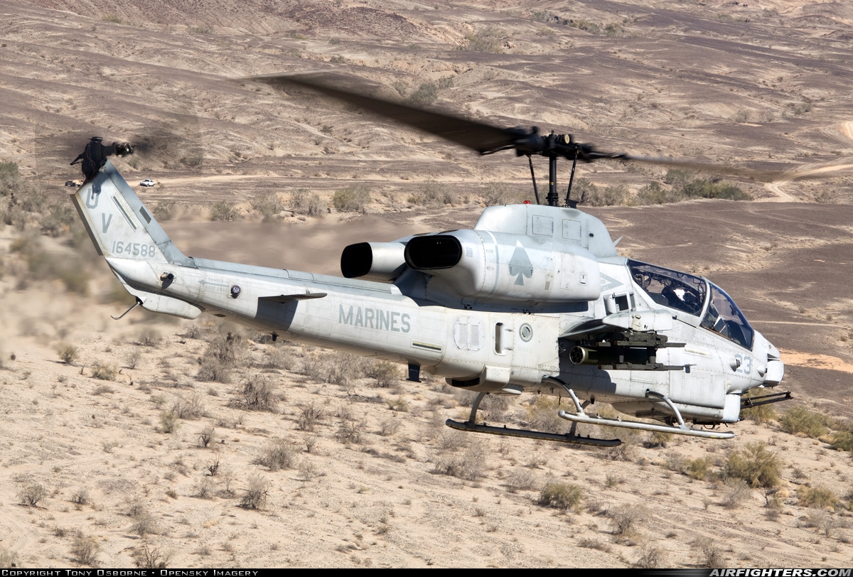 USA - Marines Bell AH-1W Super Cobra (209) 164588 at In Flight, USA
