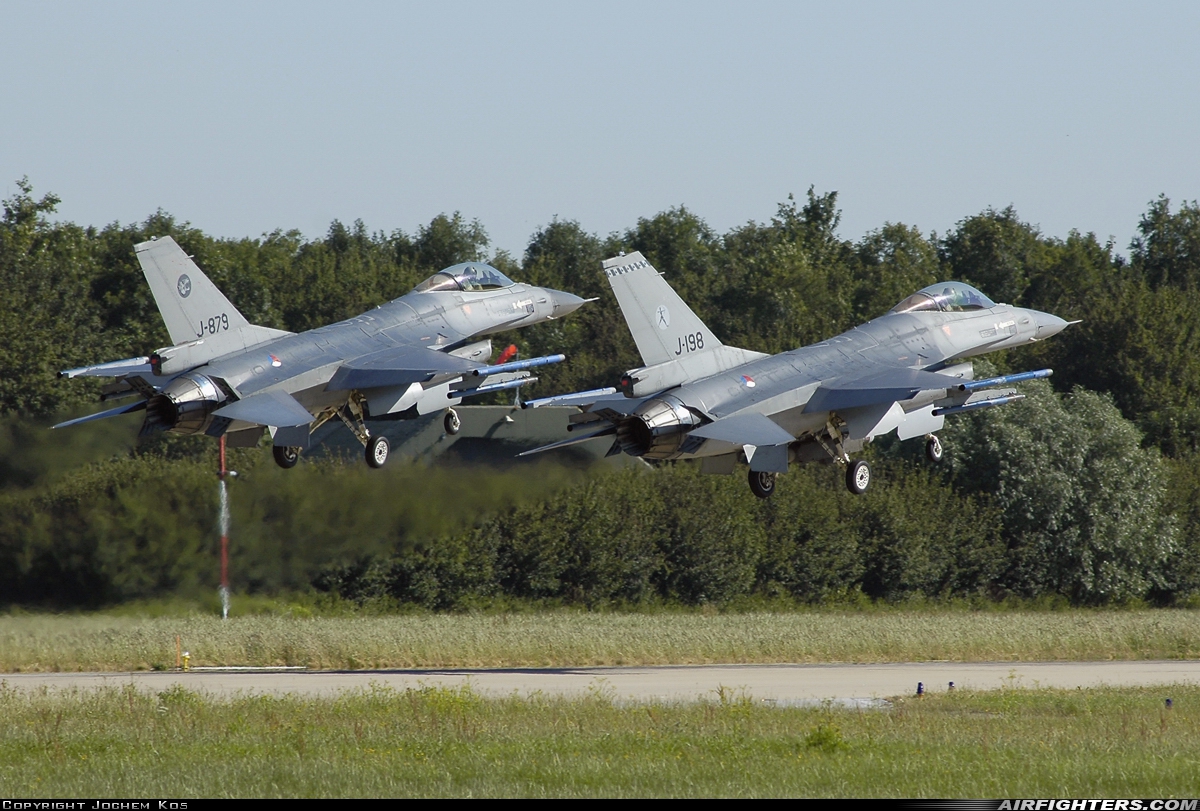 Netherlands - Air Force General Dynamics F-16AM Fighting Falcon J-198 at Leeuwarden (LWR / EHLW), Netherlands