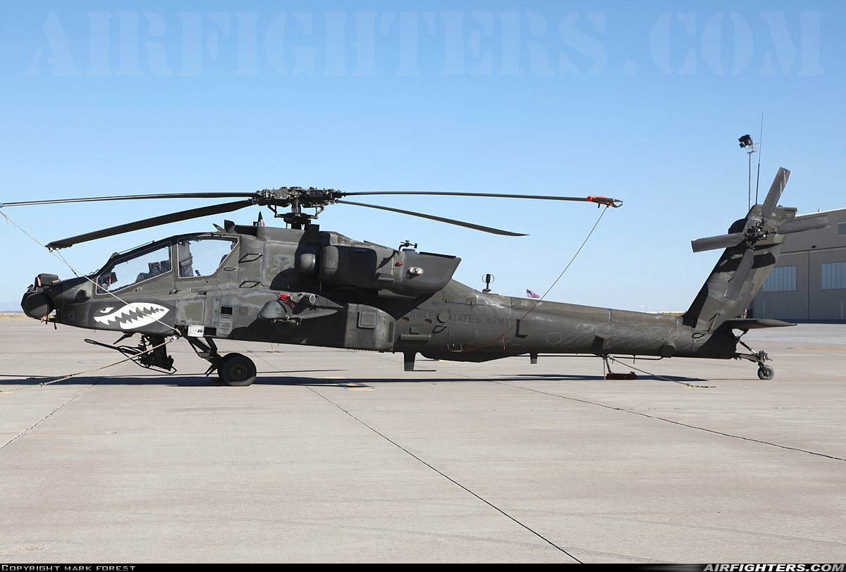 USA - Army McDonnell Douglas AH-64D Apache Longbow 04-05472 at El Paso / Fort Bliss - Biggs AAF (BIF / KBIF), USA