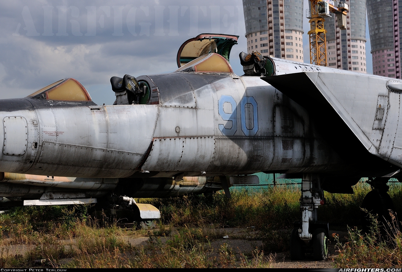 Russia - Air Force Mikoyan-Gurevich MiG-25PU  at Moscow - Khodynskoe Pole (Frunze / Central), Russia