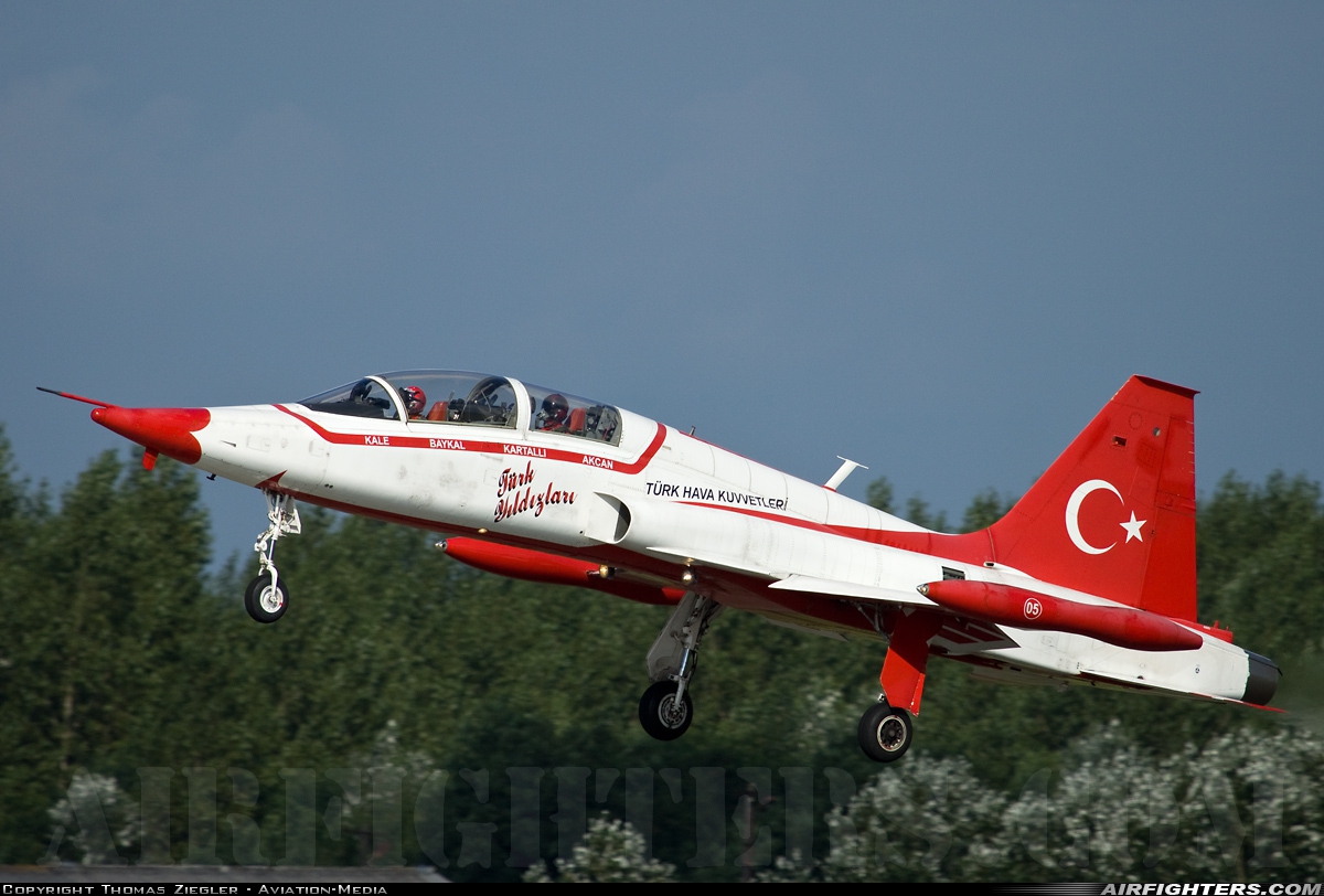 Türkiye - Air Force Canadair NF-5B-2000 (CL-226) 69-4005 at Kecskemet (LHKE), Hungary