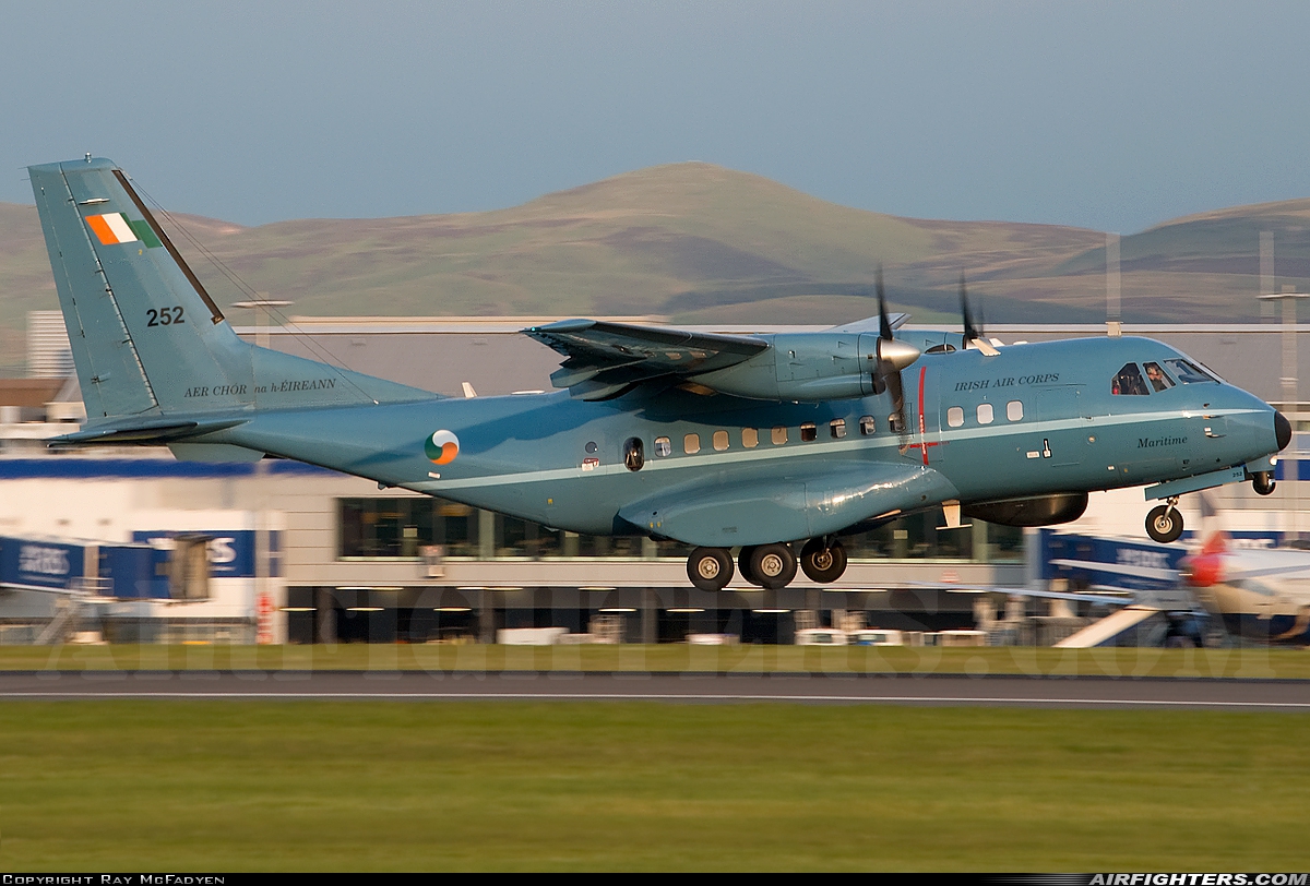 Ireland - Air Force CASA CN235M-100 252 at Edinburgh - Turnhouse (EDI / EGPH), UK