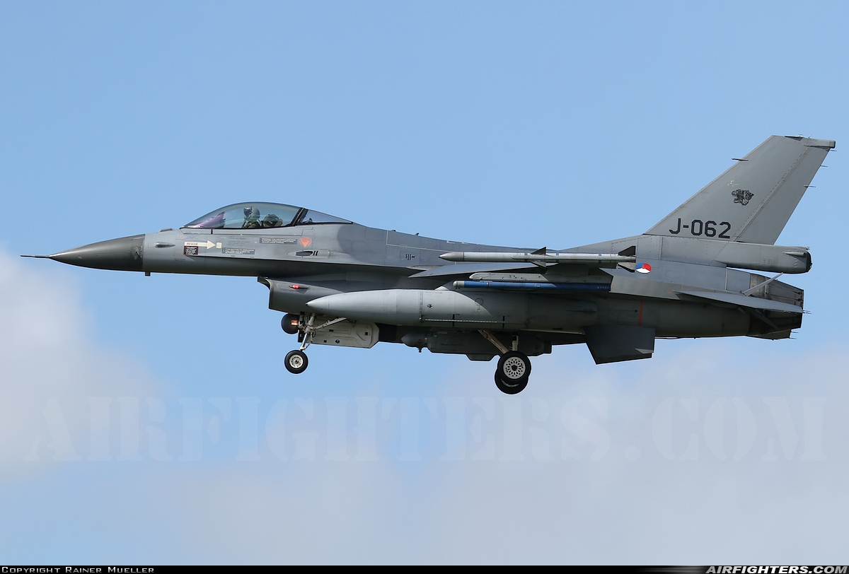 Netherlands - Air Force General Dynamics F-16AM Fighting Falcon J-062 at Leeuwarden (LWR / EHLW), Netherlands