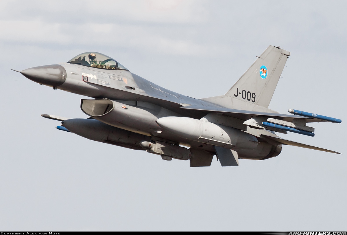 Netherlands - Air Force General Dynamics F-16AM Fighting Falcon J-009 at Breda - Gilze-Rijen (GLZ / EHGR), Netherlands