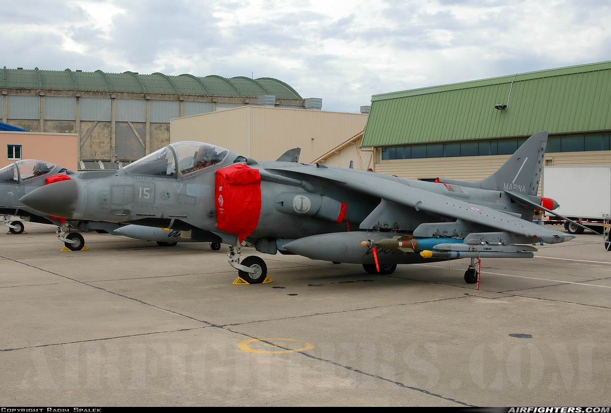 Italy - Navy McDonnell Douglas AV-8B+ Harrier ll MM7221 at Hyeres (TLN / LFTH), France