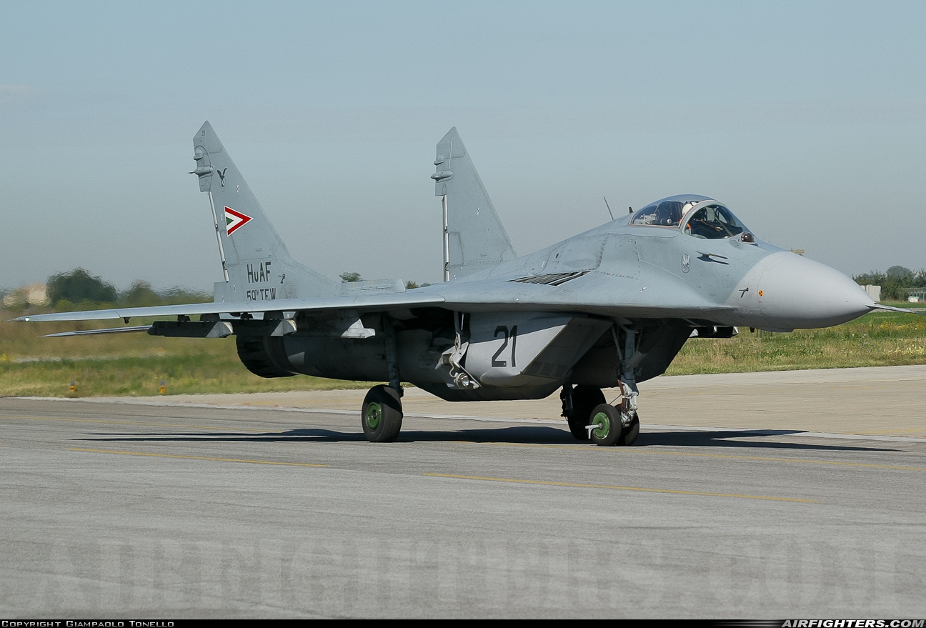 Hungary - Air Force Mikoyan-Gurevich MiG-29B (9.12A) 21 at Cervia (- Urbano Mancini) (LIPC), Italy