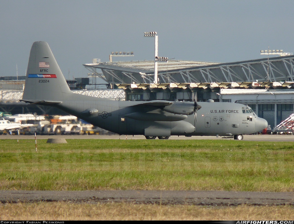 USA - Air Force Lockheed C-130H Hercules (L-382) 92-3024 at Buenos Aires - Ministro Pistarini (Ezeiza) (EZE / SAEZ), Argentina