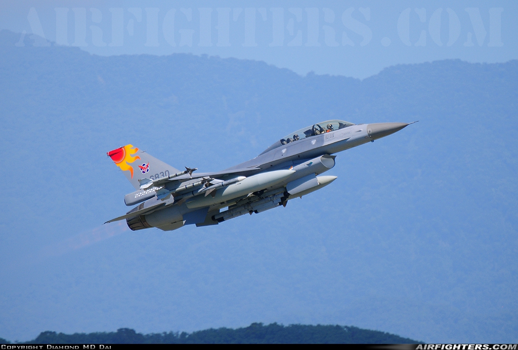 Taiwan - Air Force General Dynamics F-16B Fighting Falcon 6830 at Taitung - Chihhang (RCQS), Taiwan