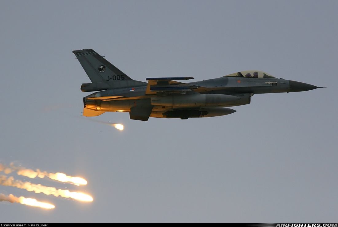 Netherlands - Air Force General Dynamics F-16AM Fighting Falcon J-005 at Vlieland- Vliehors Range, Netherlands