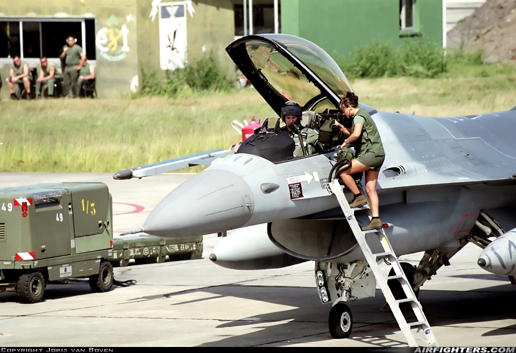 Netherlands - Air Force General Dynamics F-16AM Fighting Falcon J-364 at Cazaux (LFBC), France