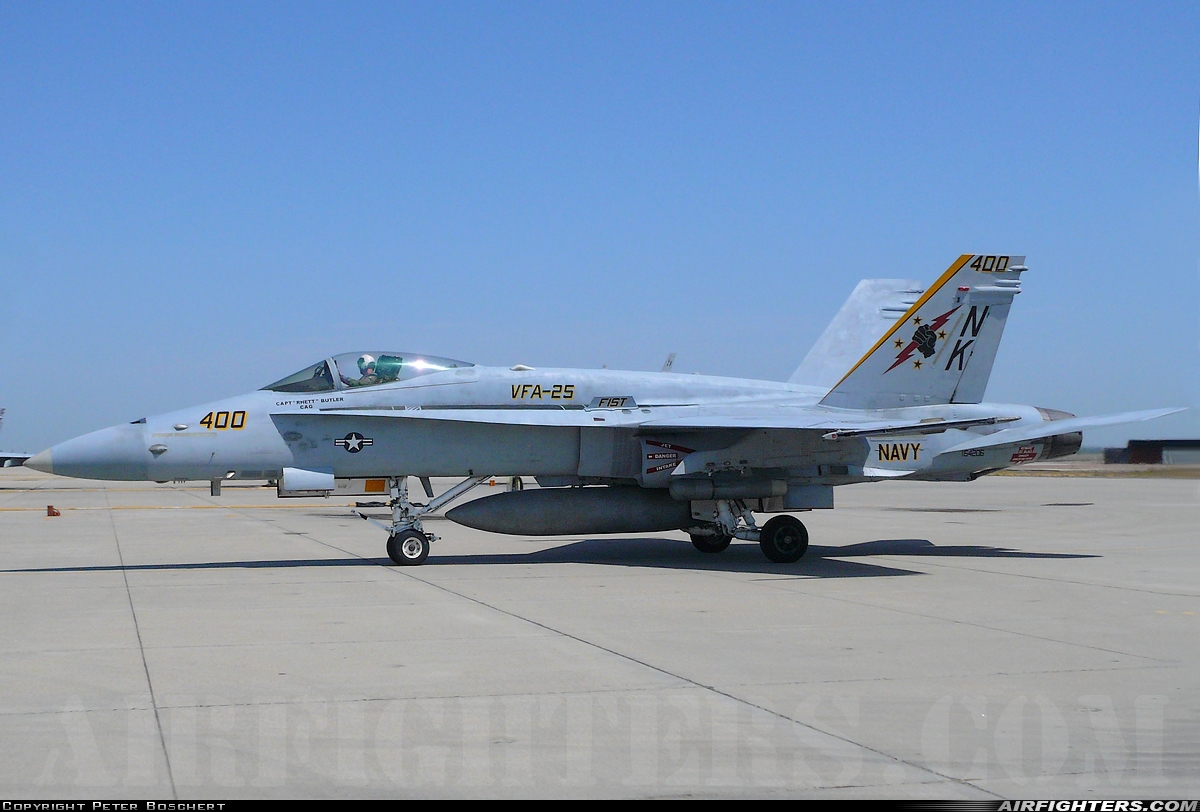 USA - Navy McDonnell Douglas F/A-18C Hornet 164206 at Lemoore - NAS / Reeves Field (NLC), USA
