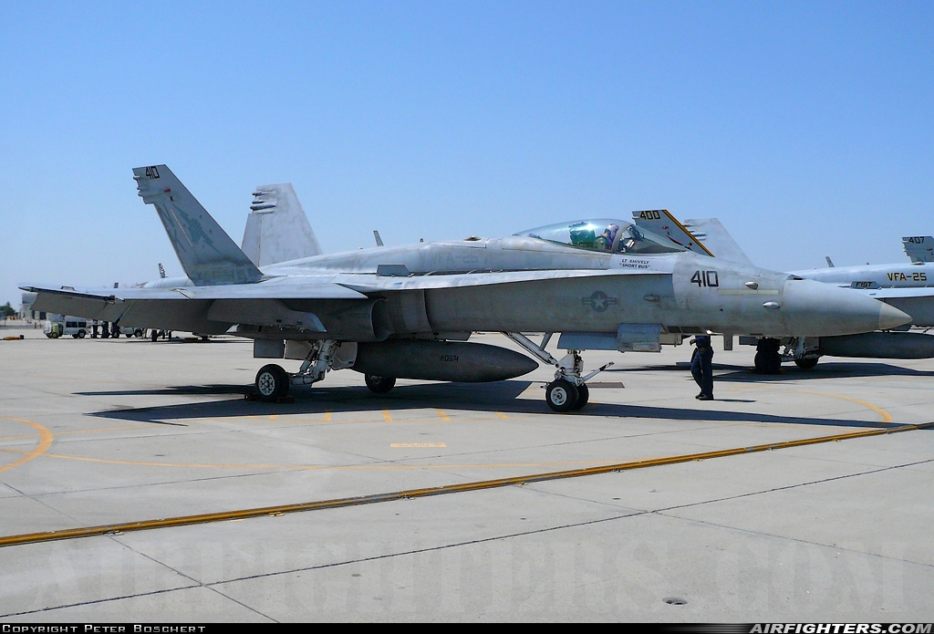 USA - Navy McDonnell Douglas F/A-18C Hornet 164676 at Lemoore - NAS / Reeves Field (NLC), USA