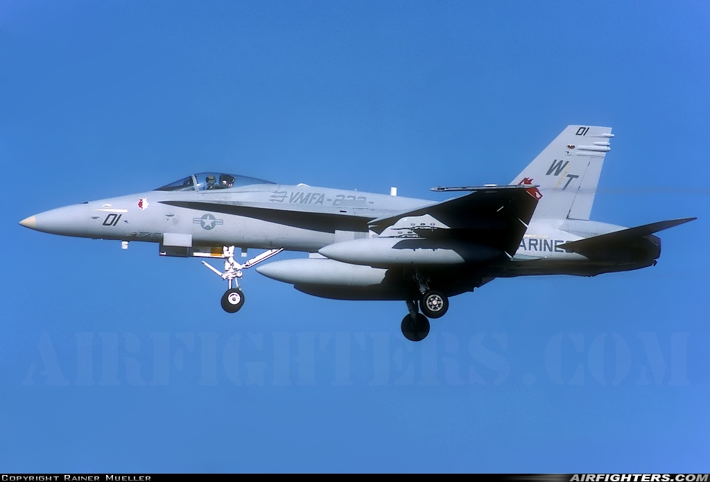 USA - Marines McDonnell Douglas F/A-18C Hornet 163736 at Santa Ana - El Toro MCAS (NZJ / KNZJ), USA