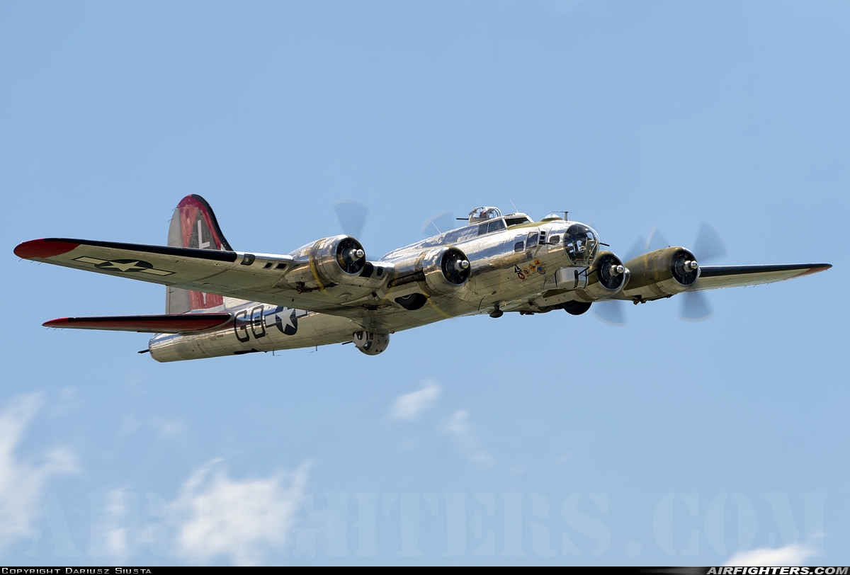 Private - Yankee Air Force Boeing B-17G Flying Fortress (299P) N3193G at Off-Airport - Bethpage, USA