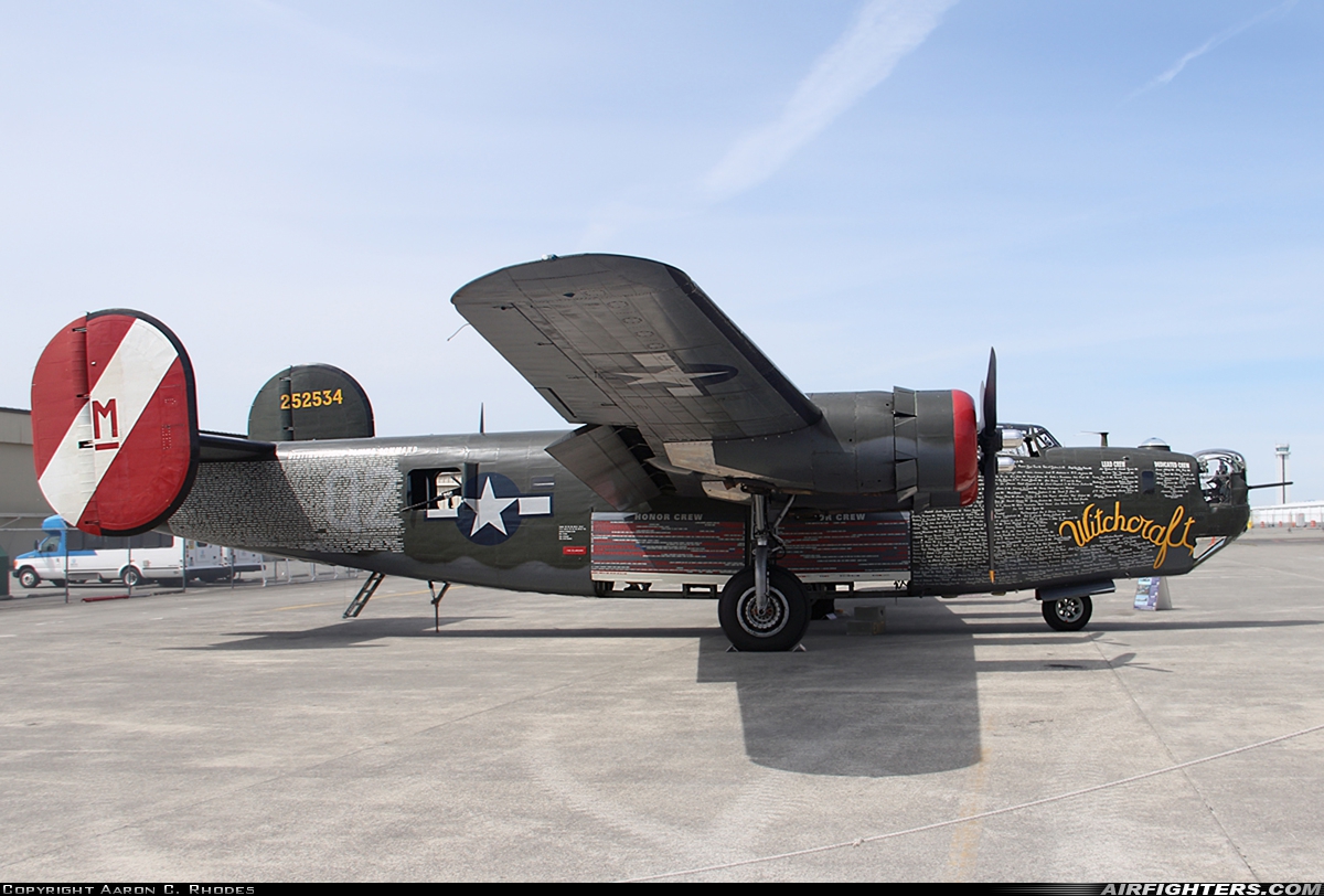 Private - Collings Foundation Consolidated B-24J Liberator N224J at Everett - Snohomish County / Paine Field (PAE / KPAE), USA
