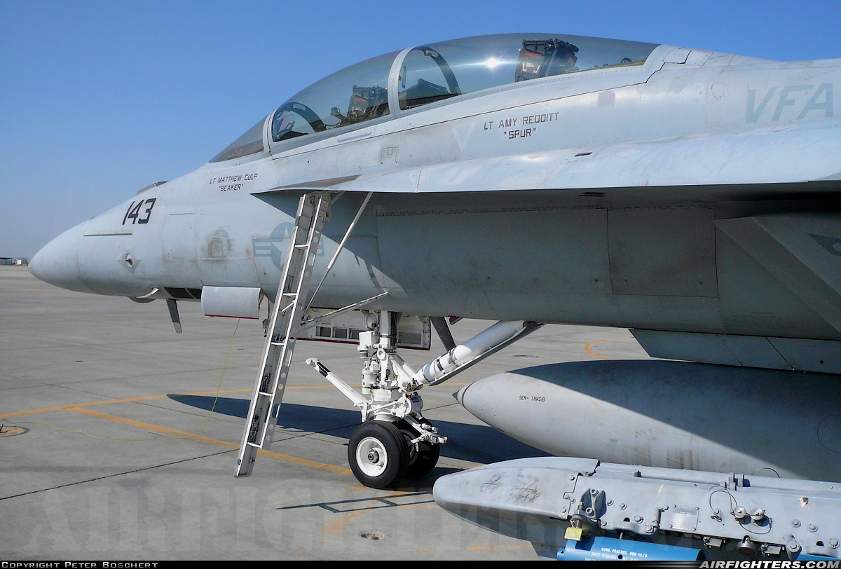 USA - Navy Boeing F/A-18F Super Hornet 165885 at Lemoore - NAS / Reeves Field (NLC), USA