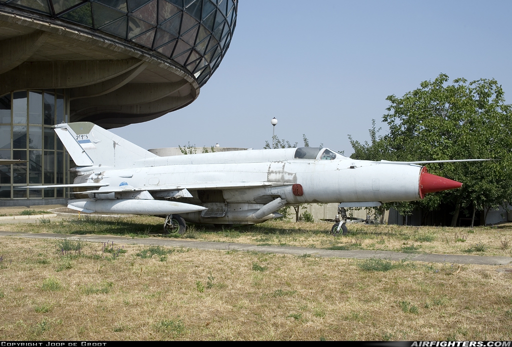 Serbia and Montenegro - Air Force Mikoyan-Gurevich MiG-21R 26105 at Belgrade - Nikola Tesla (Surcin) (BEG / LYBE), Serbia