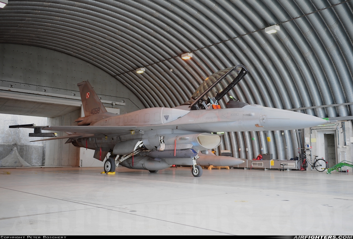 Poland - Air Force General Dynamics F-16C Fighting Falcon 4085 at Poznan / Krzesiny (EPKS), Poland