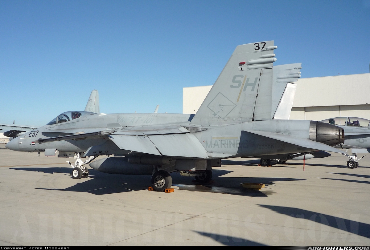 USA - Marines McDonnell Douglas F/A-18C Hornet 163508 at San Diego - Miramar MCAS (NAS) / Mitscher Field (NKX / KNKX), USA