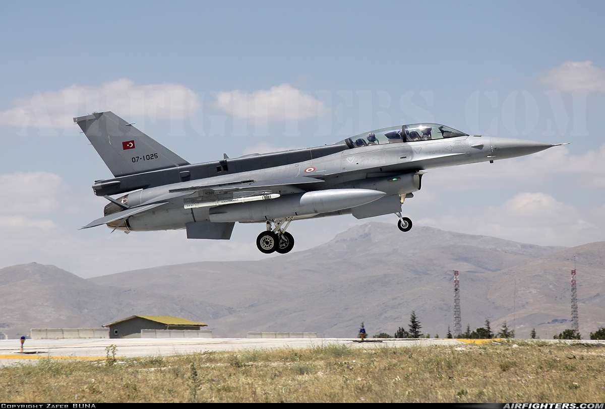Türkiye - Air Force General Dynamics F-16D Fighting Falcon 07-1025 at Konya (KYA / LTAN), Türkiye