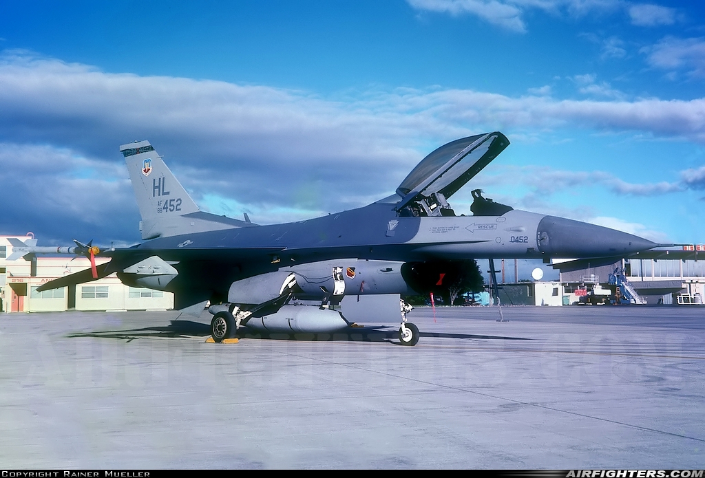 USA - Air Force General Dynamics F-16C Fighting Falcon 88-0452 at Klamath Falls - Kingsley Field (LMT / KLMT), USA