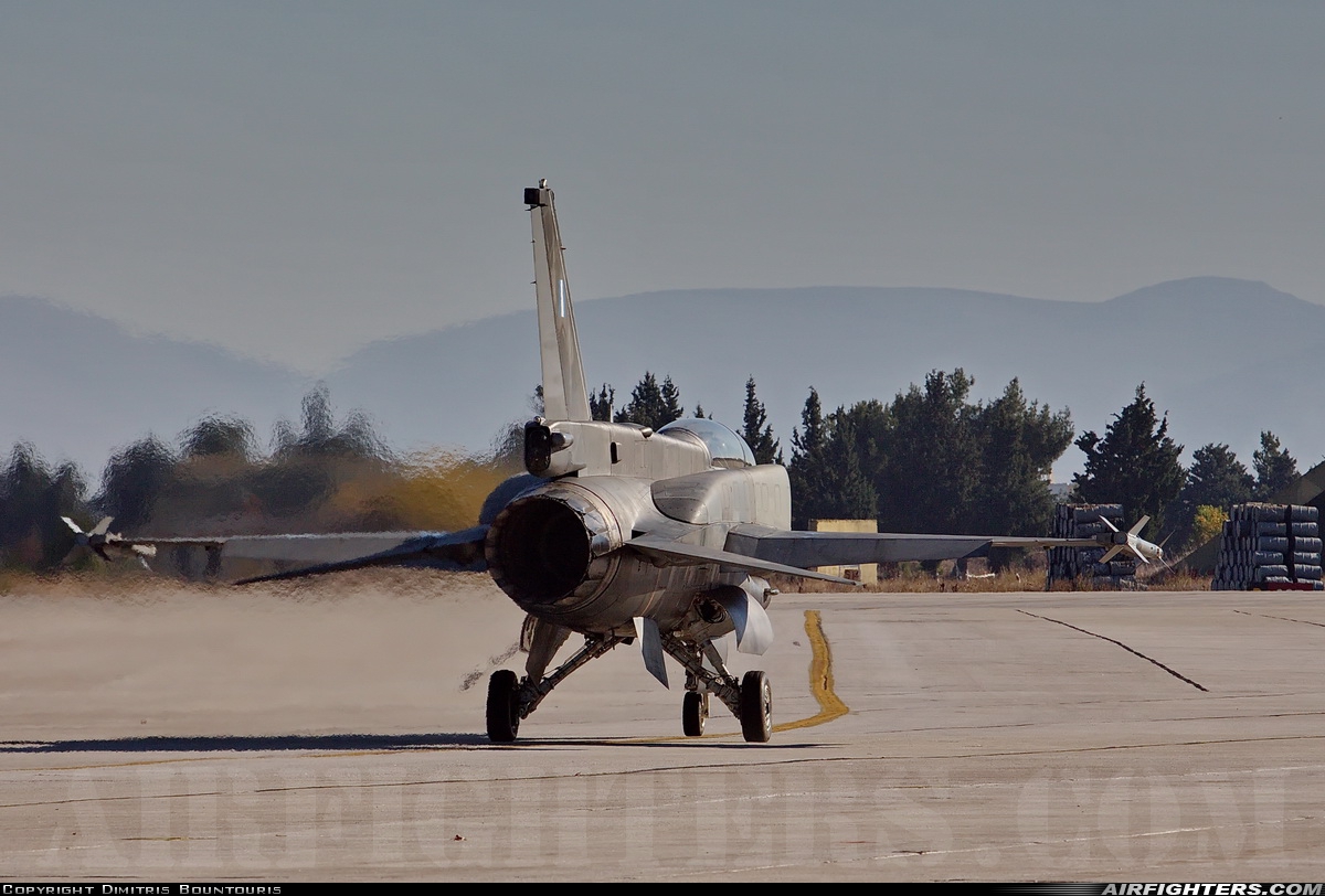 Greece - Air Force General Dynamics F-16D Fighting Falcon 609 at Larissa (LRA / LGLR), Greece