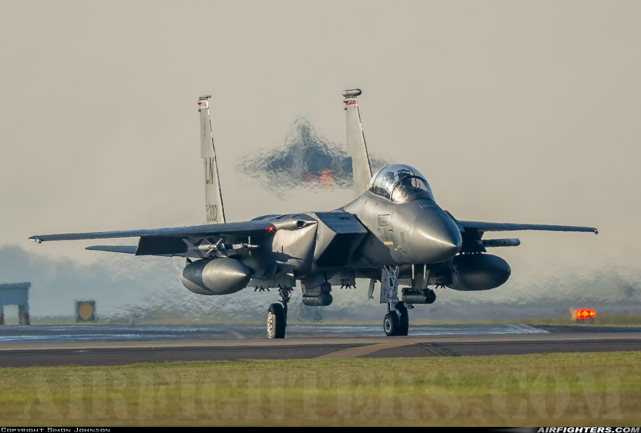 USA - Air Force McDonnell Douglas F-15E Strike Eagle 00-3001 at Lakenheath (LKZ / EGUL), UK