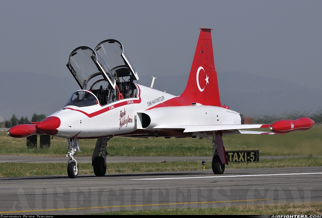 Türkiye - Air Force Canadair NF-5B-2000 (CL-226) 69-4009 at Izmir - Cigli (IGL / LTBL), Türkiye