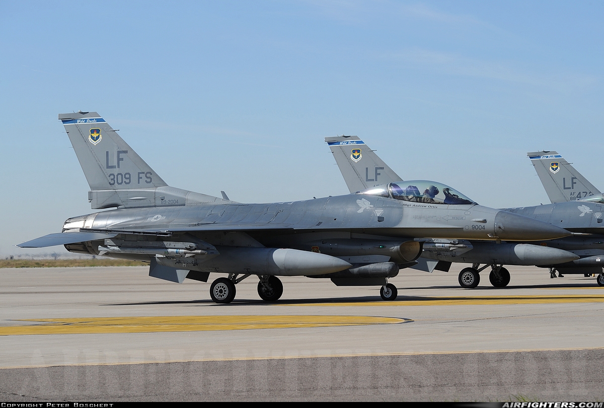 USA - Air Force General Dynamics F-16C Fighting Falcon 89-2004 at Glendale (Phoenix) - Luke AFB (LUF / KLUF), USA
