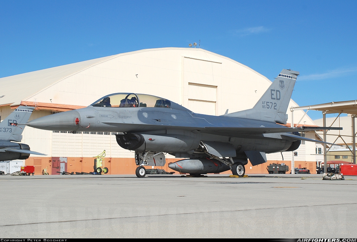 USA - Air Force General Dynamics F-16D Fighting Falcon 85-1572 at Edwards - AFB (EDW / KEDW), USA