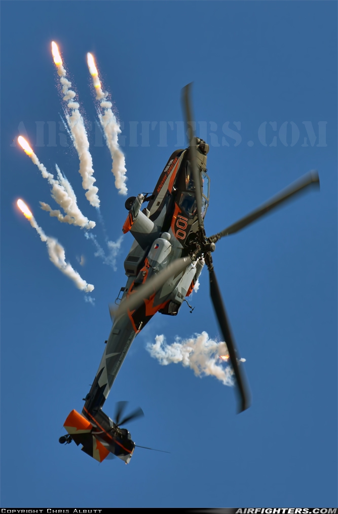 Netherlands - Air Force Boeing AH-64DN Apache Longbow Q-17 at Culdrose (EGDR), UK