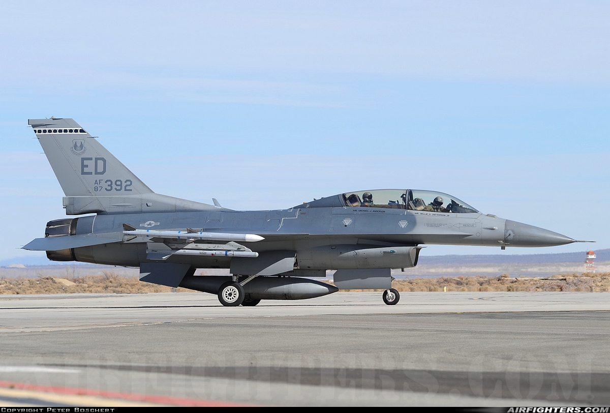 USA - Air Force General Dynamics F-16D Fighting Falcon 87-0392 at Edwards - AFB (EDW / KEDW), USA