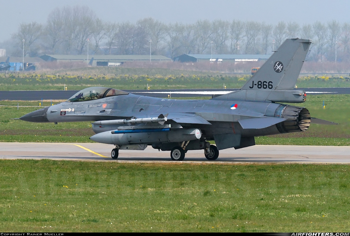 Netherlands - Air Force General Dynamics F-16AM Fighting Falcon J-866 at Leeuwarden (LWR / EHLW), Netherlands