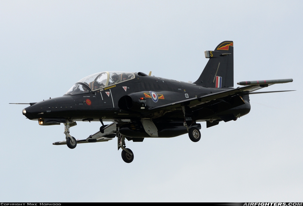 UK - Air Force BAE Systems Hawk T.2 ZK028 at Valley (EGOV), UK