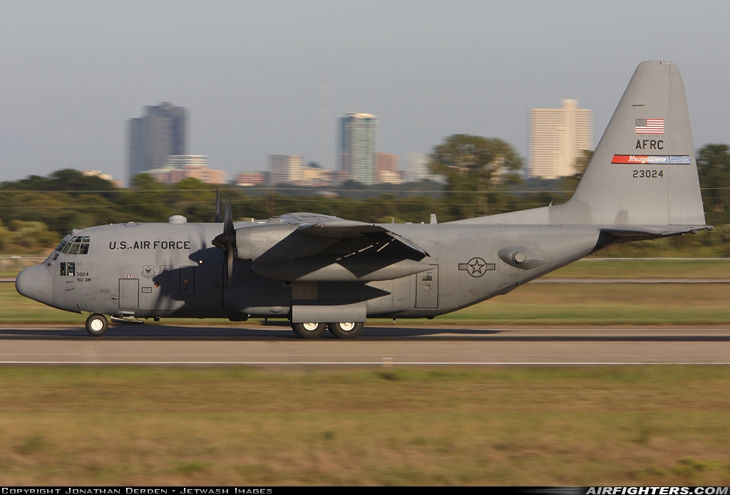 USA - Air Force Lockheed C-130H Hercules (L-382) 92-3024 at Fort Worth - NAS JRB / Carswell Field (AFB) (NFW / KFWH), USA
