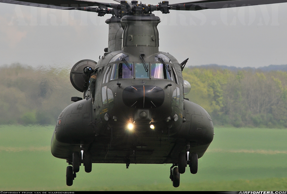 UK - Air Force Boeing Vertol Chinook HC3 (CH-47SD) ZH901 at Off-Airport - Salisbury Plain, UK