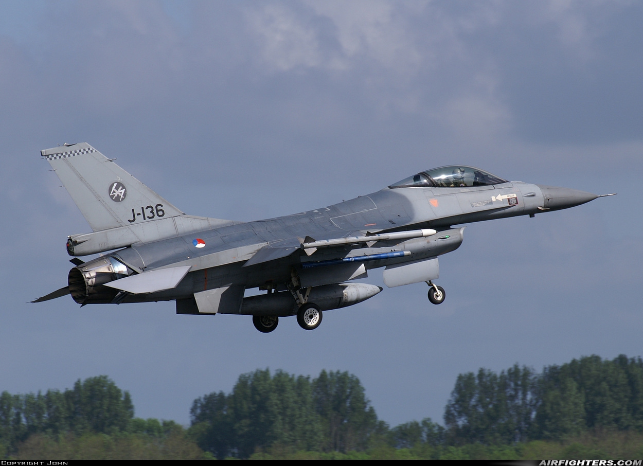 Netherlands - Air Force General Dynamics F-16AM Fighting Falcon J-136 at Leeuwarden (LWR / EHLW), Netherlands